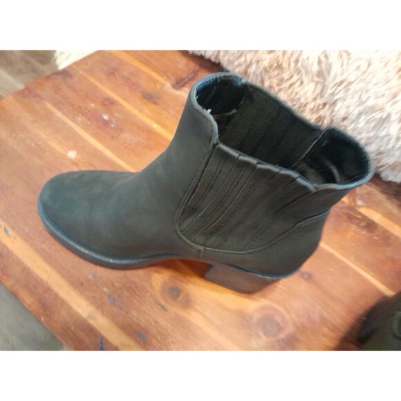 J. Ferrar Maeve Water Resistant Women’s Black Ankle Boots With Heel 7. - Picture 4 of 7